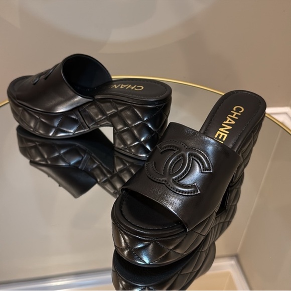 CHANEL DAD 25A CC logo Quilted Lambskin leather Platform Mules Sz 39 - Picture 6 of 17